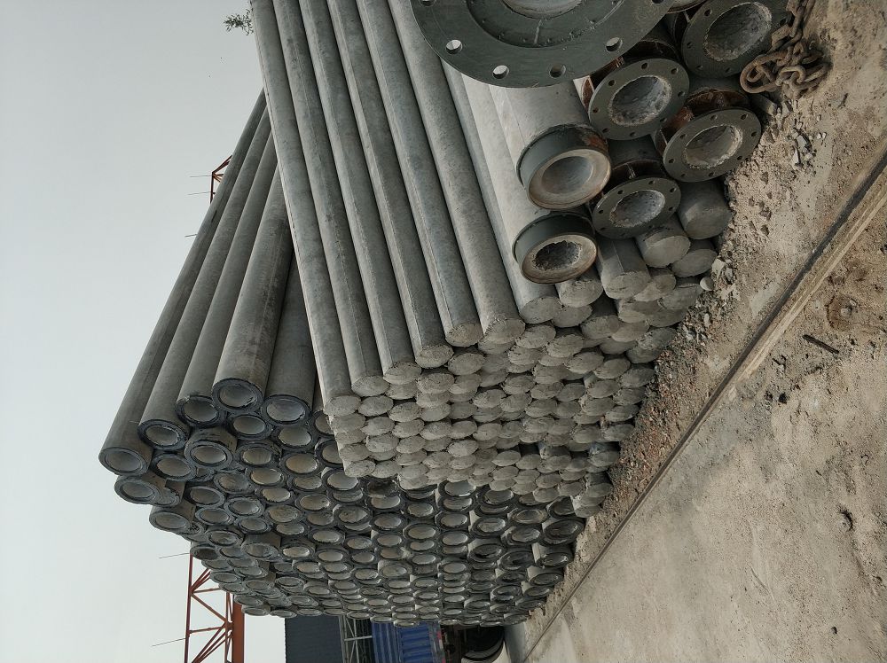 水泥電桿到處可見，而且也知道它是中空的，但是就是沒有想過它是如何生產(chǎn)出來的